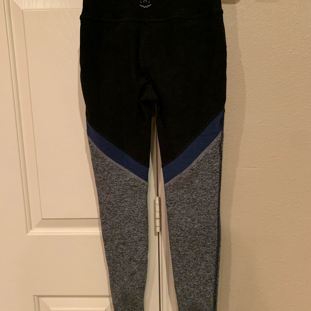 Beyond Yoga Black and Gray Leggings